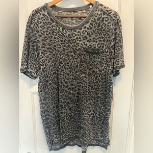 Guess Men’s animal print tee shirt size XL